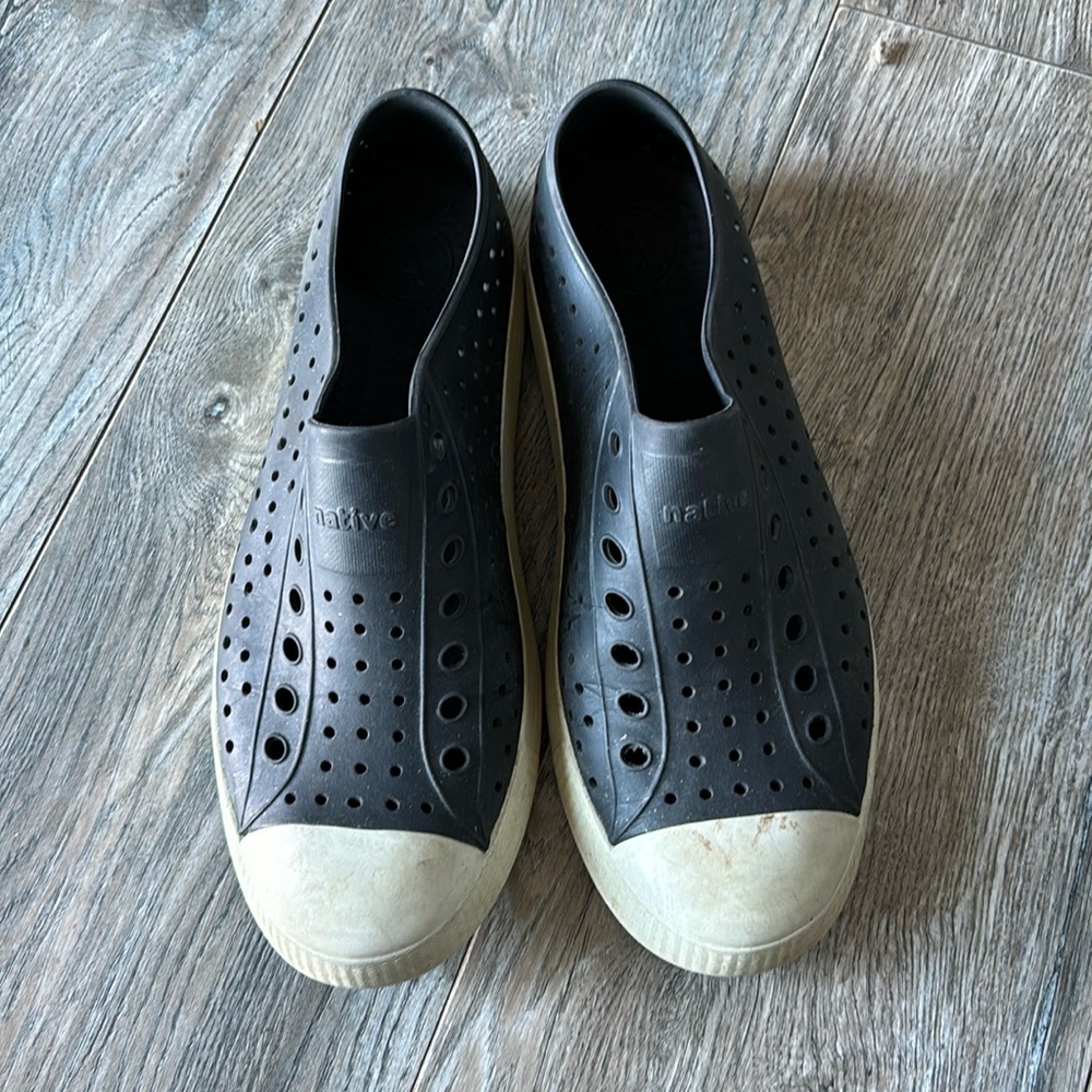 Native Shoes women’s 11